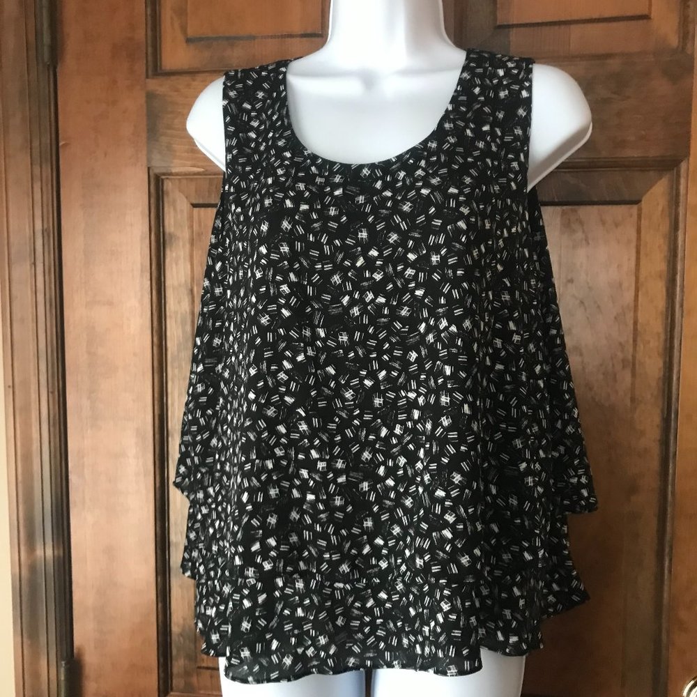 Metaphor Black w/White Scoop Neck Tank Blouse w/Double Flounces Hem Large